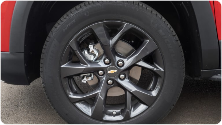 Rodas de liga leve de 16" da linha de acessórios originais Chevrolet para a picape Montana.