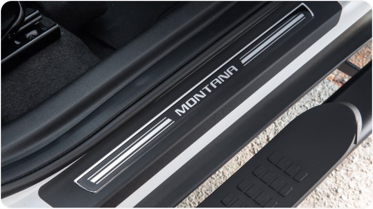 Soleira de porta resinada da linha de acessórios originais Chevrolet para a picape Montana.