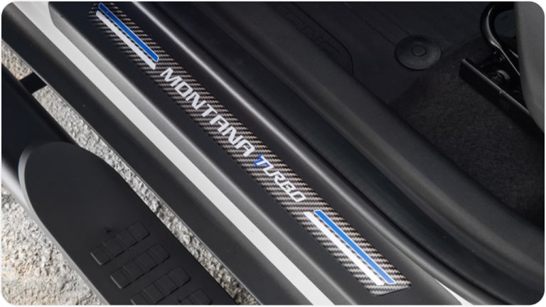 Soleira de porta resinada da linha de acessórios originais Chevrolet para a picape Montana.