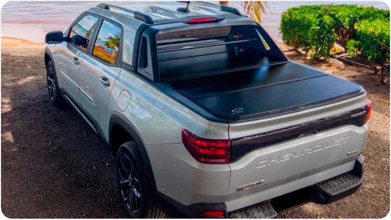 Capota marítima trifold da linha de acessórios originais Chevrolet para a picape Montana.