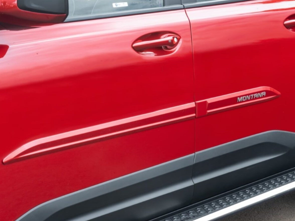 Friso de porta da linha de acessórios originais Chevrolet para a picape Montana.