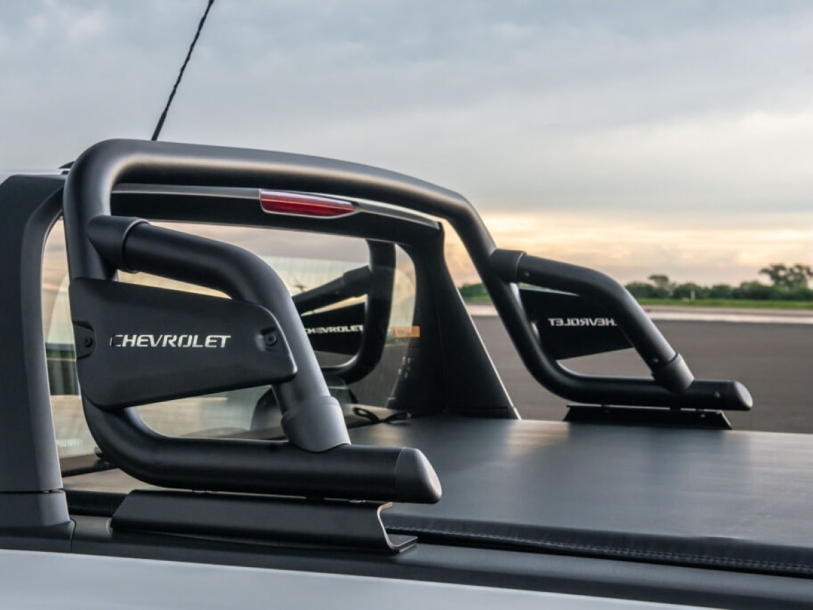 Santo Antônio tubular preto da linha de acessórios originais Chevrolet para a picape Montana.