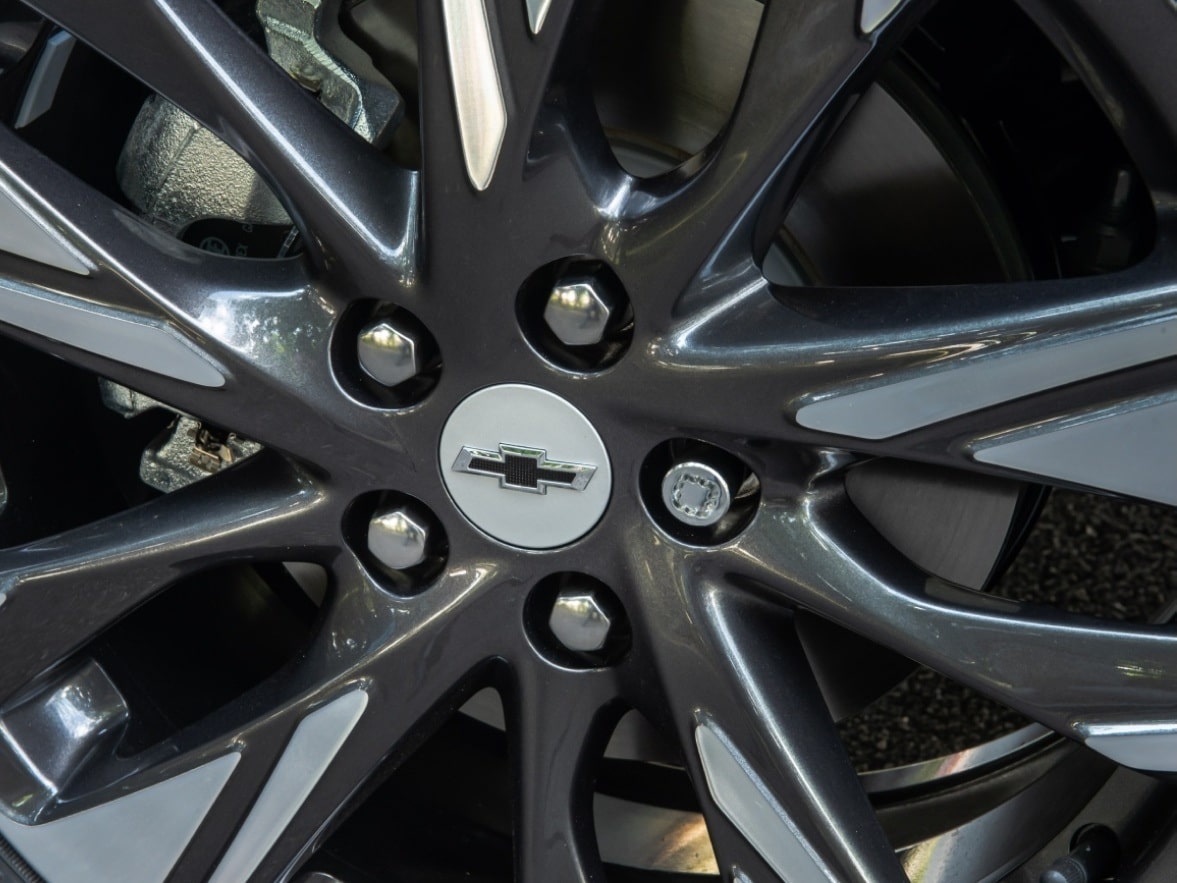 Calotinha de centro de roda da linha de acessórios originais Chevrolet para a picape Montana.