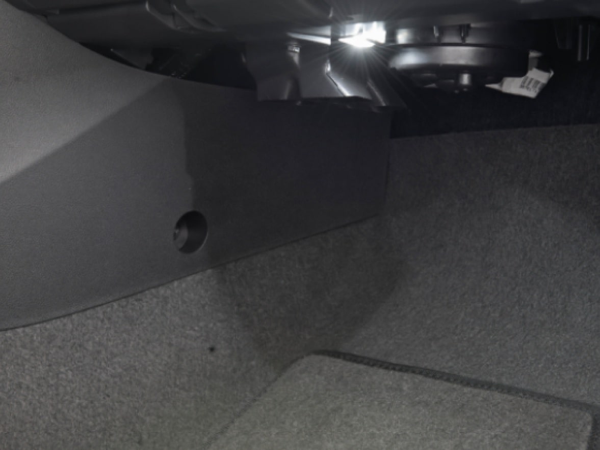 Iluminação interna em LED para o assoalho da linha de acessórios originais Chevrolet para a picape Montana.