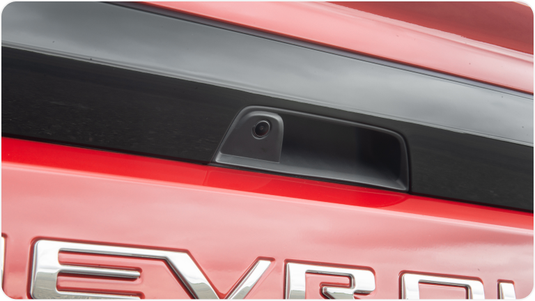 Câmera de ré de alta resolução da linha de acessórios originais Chevrolet para a picape Montana.