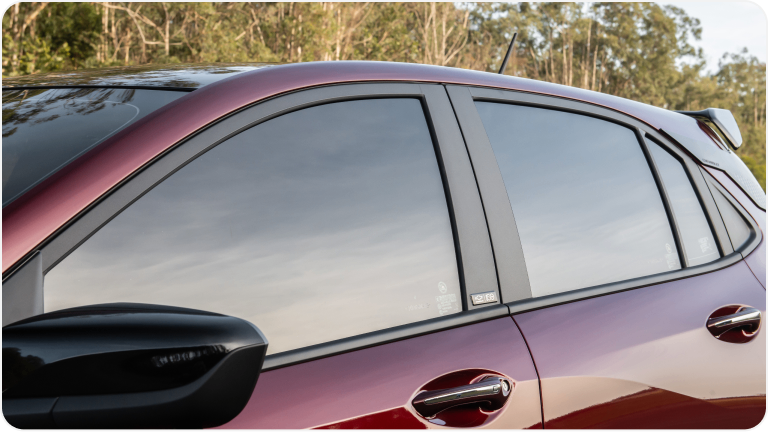 Película de proteção solar da linha de acessórios originais Chevrolet para a picape Montana.