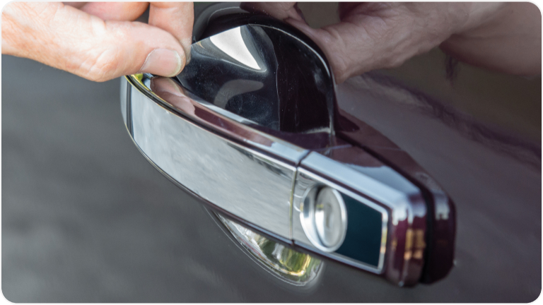 Protetor de porta e saboneteira da linha de acessórios originais Chevrolet para a picape Montana.