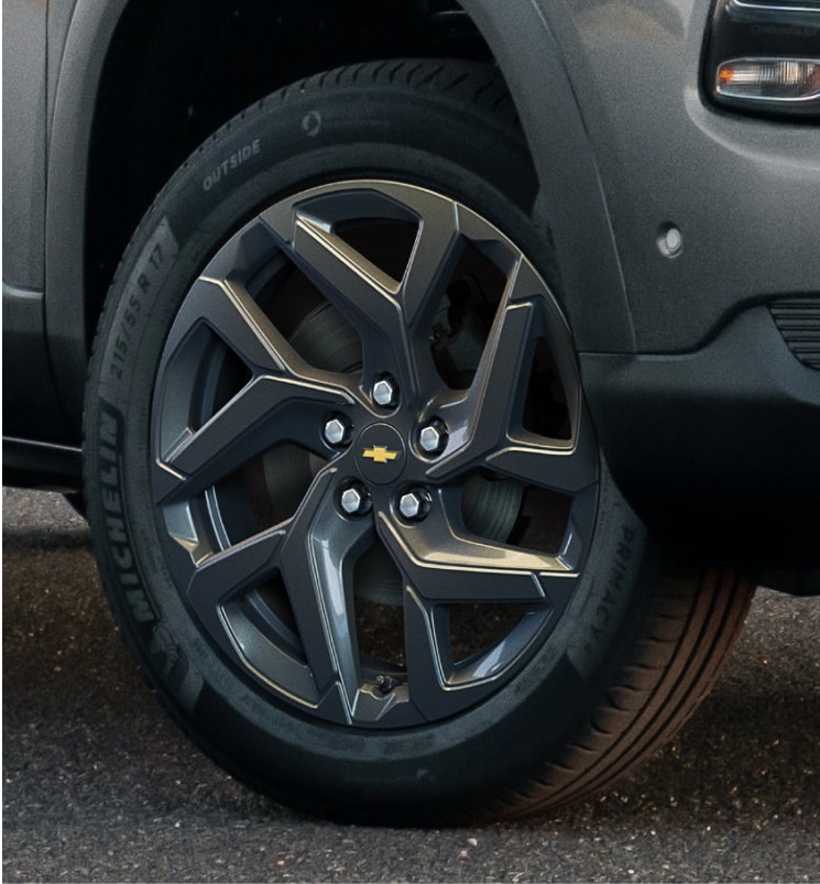 Rodas de liga leve exclusiva da Chevrolet Montana na cor com fundo de piso asfáltico