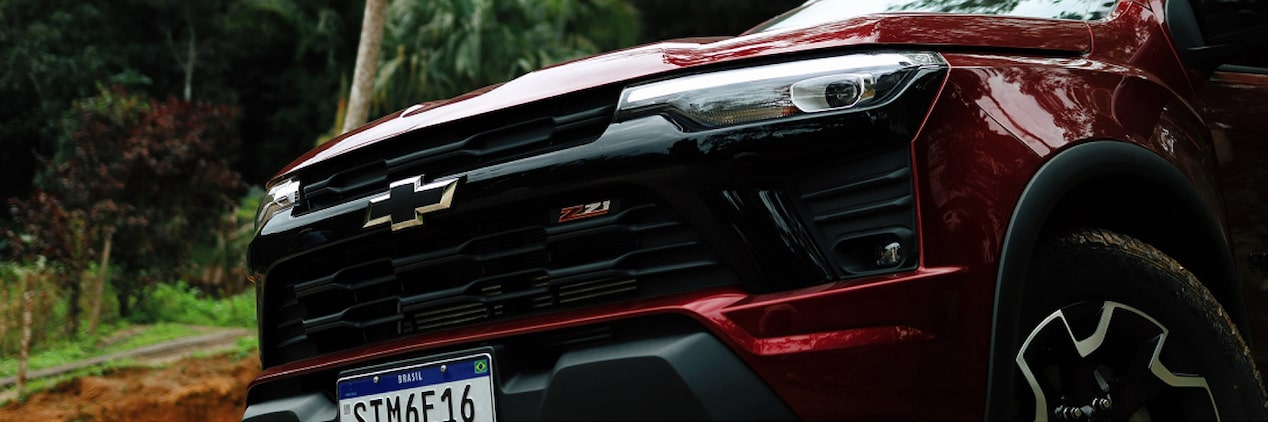 Emblema Chevrolet preto dianteiro da S10