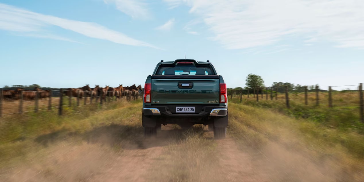 Traseira S10 no campo