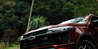Emblema Chevrolet preto dianteiro da S10