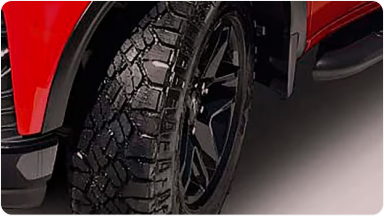 Imagem destacando a moldura do para-mala dianteiro, vendido como acessório.