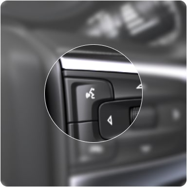 Botões de acesso rápido para controle do MyLink no volante de um Chevrolet.