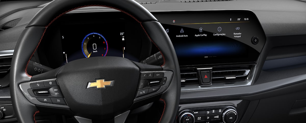 Visão frontal de um Chevrolet equipado com a central multimídia MyLink, localizada à direita do volante e do painel de controle.