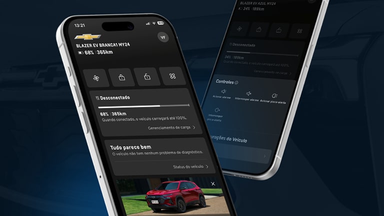 Temos dois celulares com o aplicativo MyChevrolet aberto. No celular em primeiro plano, vemos informações relevantes sobre o Chevrolet Blazer EV.