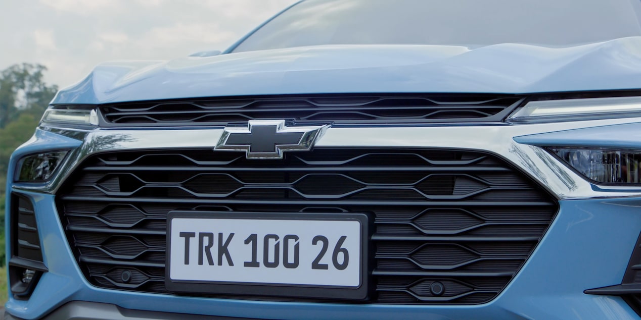Frente Tracker 100 Anos é logo Chevrolet