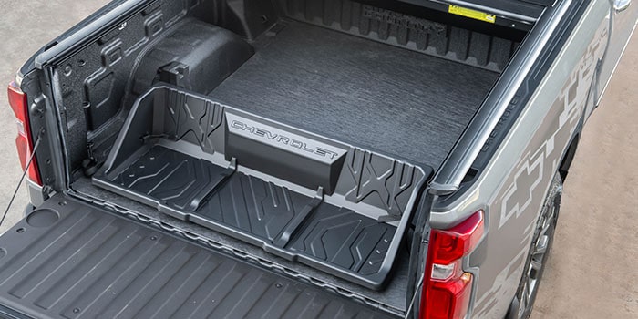 Imagem mostrando caçamba da nova picape Chevrolet Silverado, destacando o acessório "bandeja organizadora".